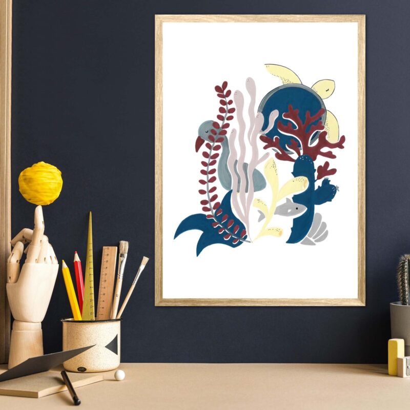 Tableau d'une tortue de mer "Eya avec grâce" DENADDA Affiche tortue de mer Eya dans un cadre, dessin d'une tortue qui nage avec grâce, poster, décoration intérieur, tableau d'une illustration minimaliste de DENADDA.