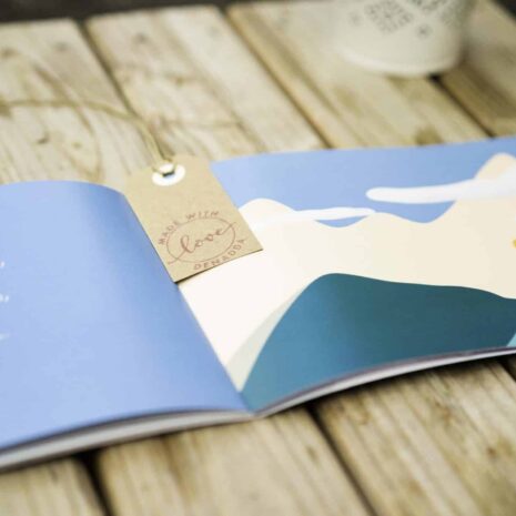 Conte initiatique Au sommet, petite histoire du soir pour enfants et les parents dès 8 ans. Collection DENADDA