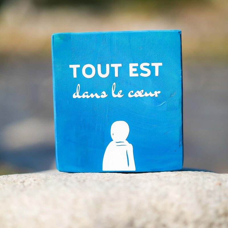 Pancarte en bois - Mémo - Tout est dans le coeur Pancarte en bois déco bleu fait main avec message tout est dans le coeur. Denadda