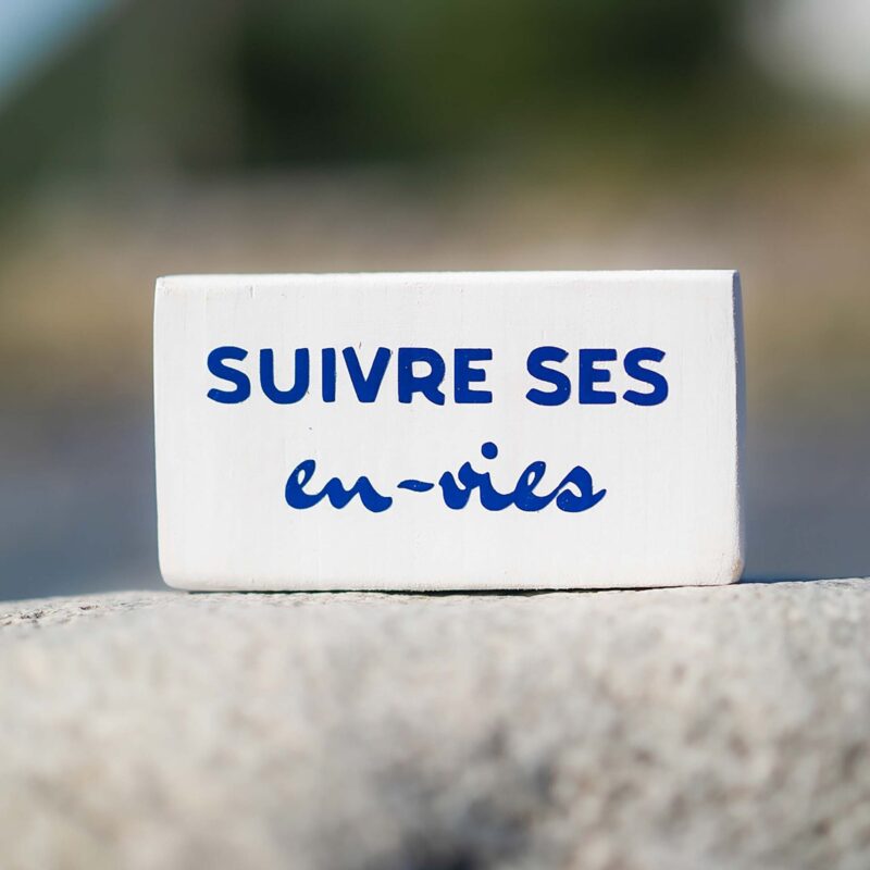 Pancarte bois - Mémo - Suivre ses en-vies Pancarte décorative en bois couleur blanc avec texte suivre ses en-vies. Fait main par DENADDA.