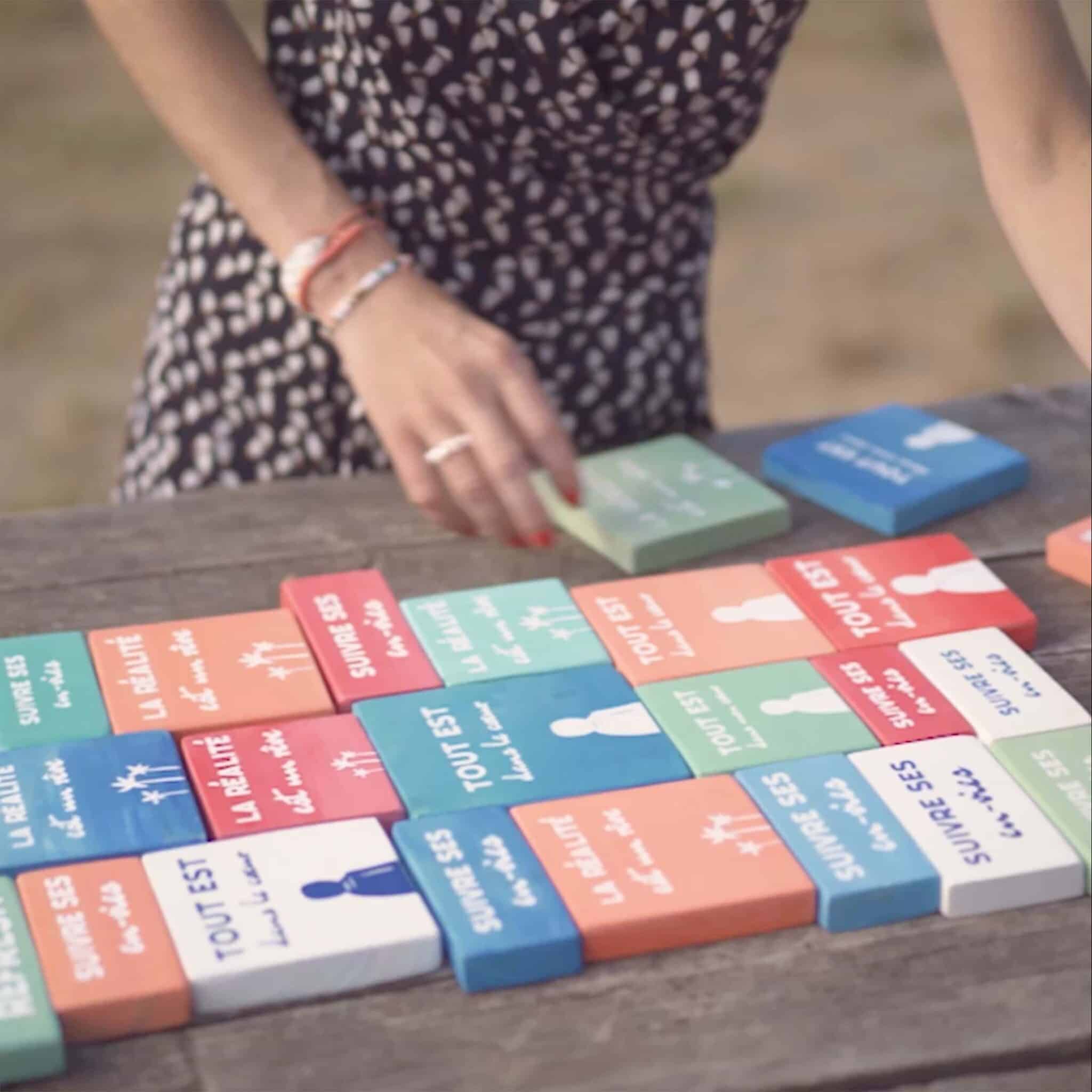 Pancartes en bois colorées fait main, décoration intérieur, fabrication artisanale, Mémo DENADDA