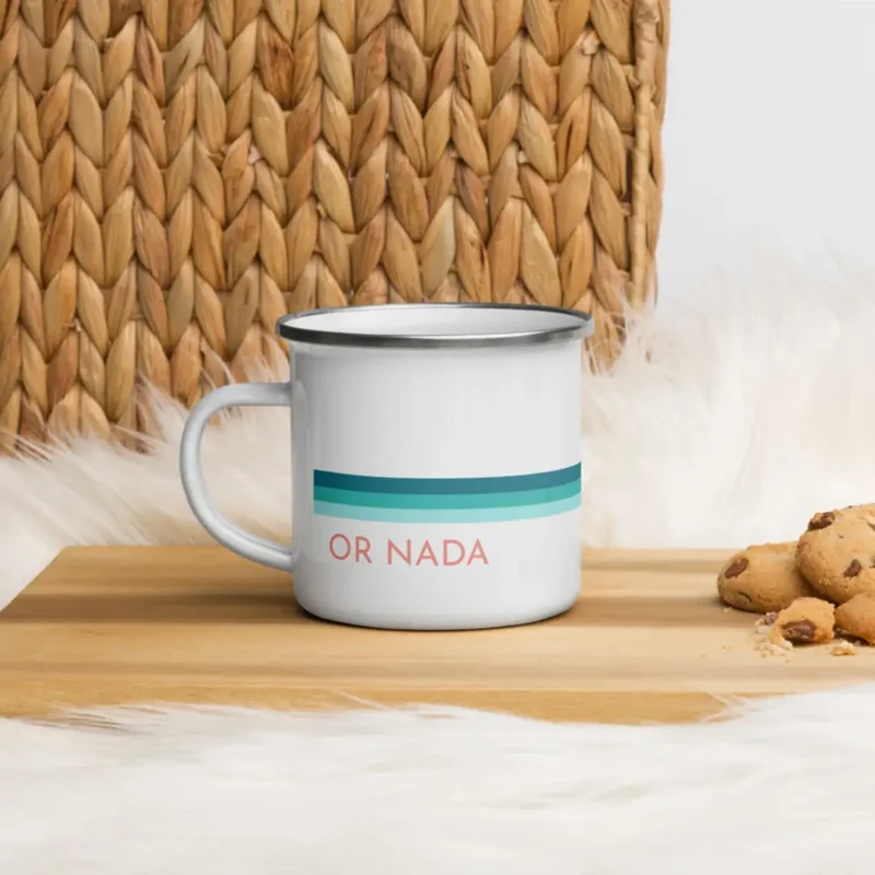 Mug - Denadda or Nada Joli mug émaillé vintage blanc avec design sunset. Collection DENADDA
