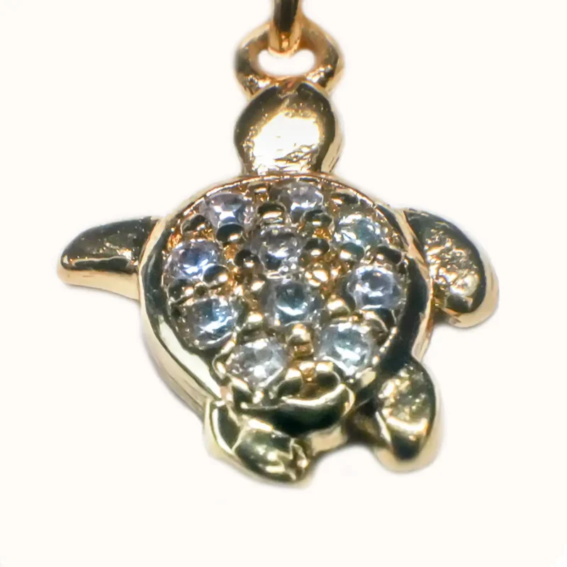 Pendentif en cristal d'EYA Pendentif en cristal d'EYA, la tortue de DENADDA.